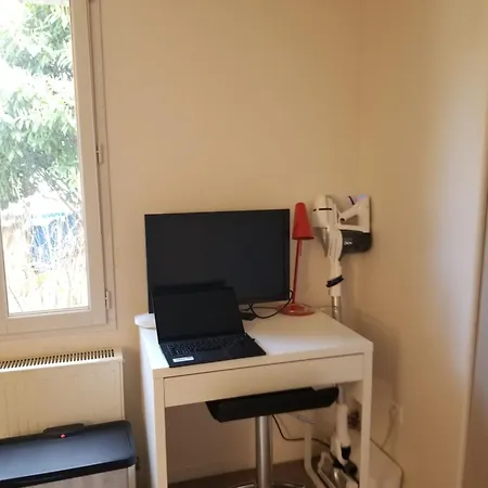 Louveciennes: Studio Lumineux Independant De 23 M2 Louveciennes