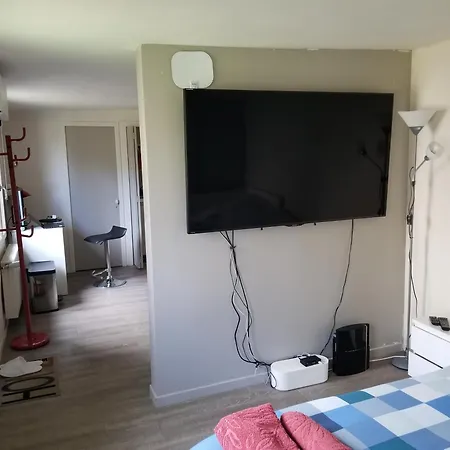 Apartment Louveciennes: Lumineux Independant De 23 M2 *